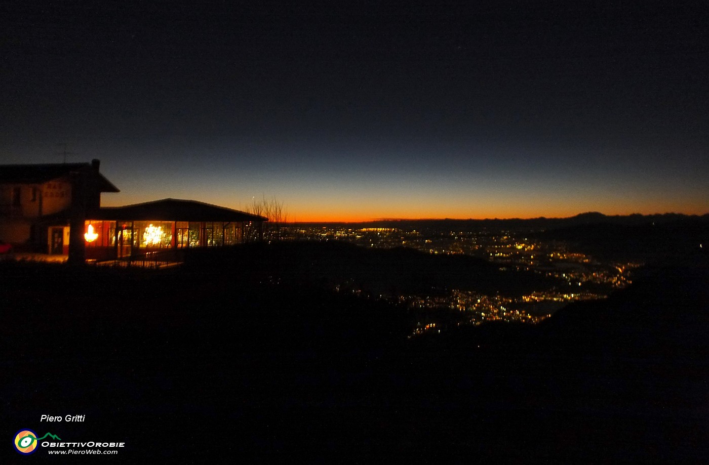 100 Spento il sole, si accendono le luci al Pertus.JPG